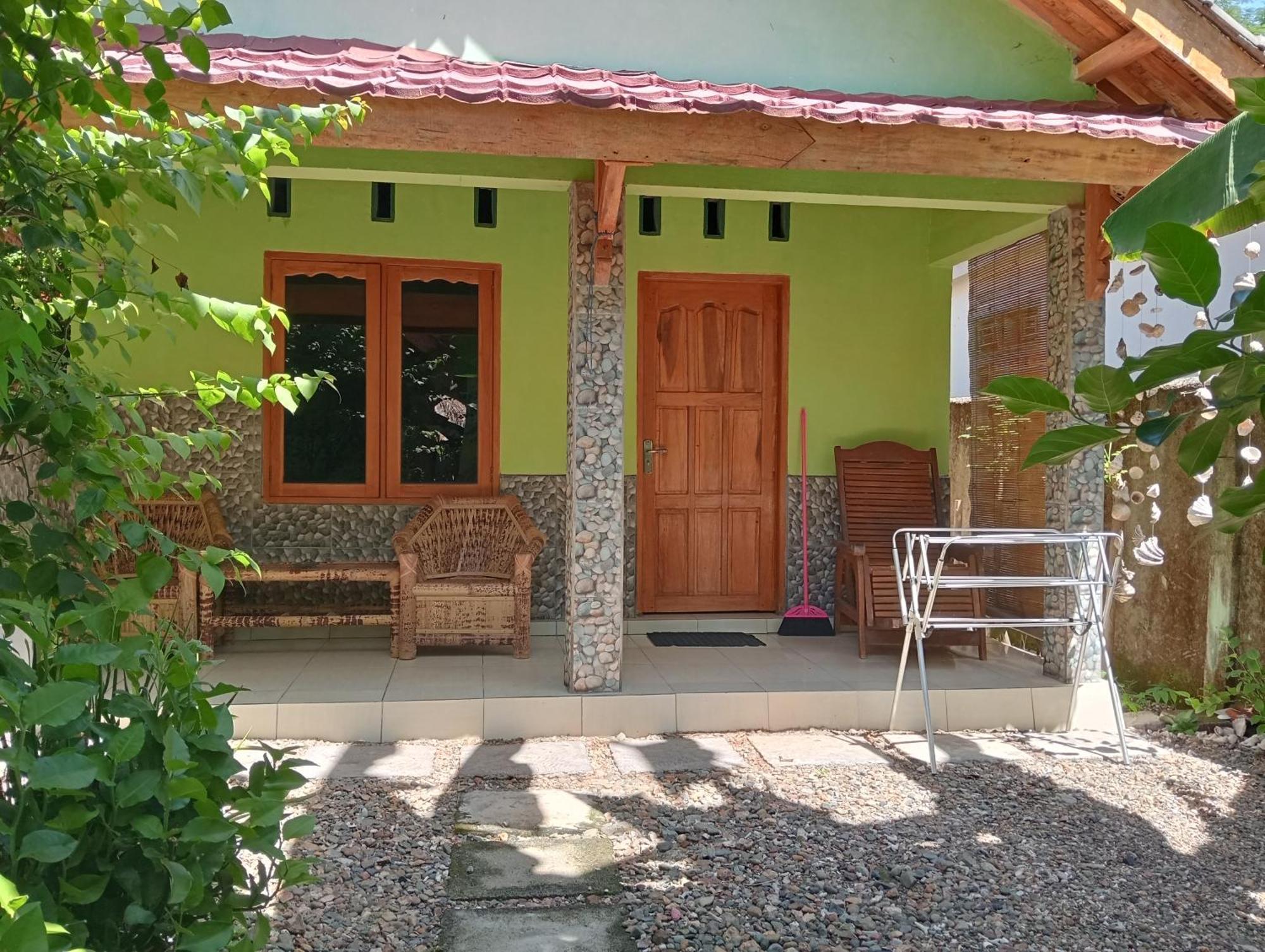 Pelangi Homestay Bungalow Gili Gede Sekotong Exterior foto